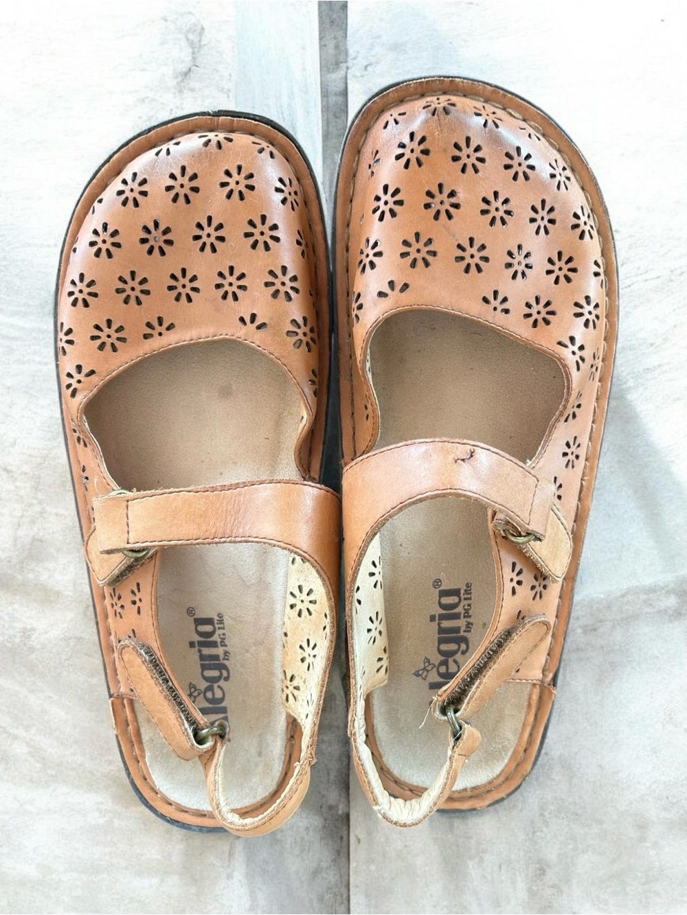Alegria Tan Leather Mary Jane Sandals 38 7.5 Perforated Floral Eyelet Comfort